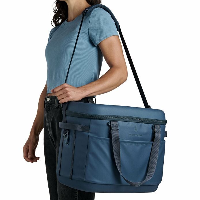 carryouttm-soft-cooler-30-l-f9 250815_hydro_s26_hb_14546_5.jpg