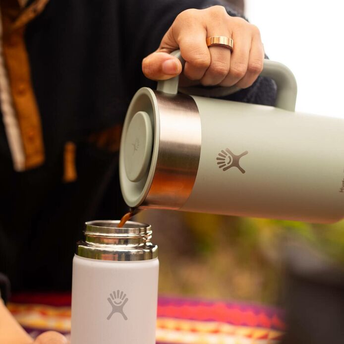 32-oz-insulated-french-press-h7 2706_johnson_s25summertravel_camping_pouring_303a0287_1_.jpg