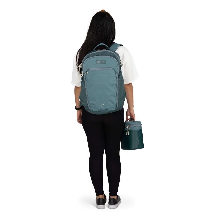 osprey-axis-x-hydro-flask-campus-essentials-bundle-w2 axisxhydroflask_s26_onbody3_cascadeblue_10007249_2.jpg