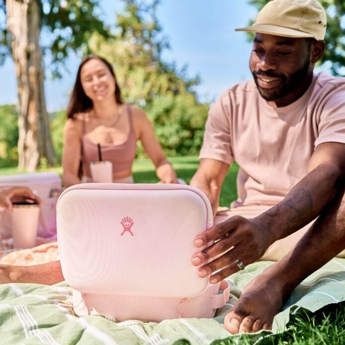 5-l-carry-outtm-lunch-box-v9 hf_s24_trillium_45_1.jpg