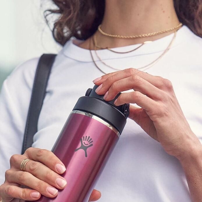 24-oz-lightweight-chug-cap-bottle-z9 hf_s26_lightweight_mcinnis_5123_1_1.jpg
