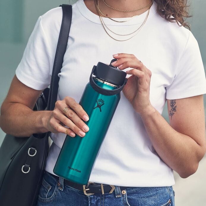 32-oz-lightweight-flex-straw-bottle-y1 hf_s26_lightweight_mcinnis_5167_2_3.jpg