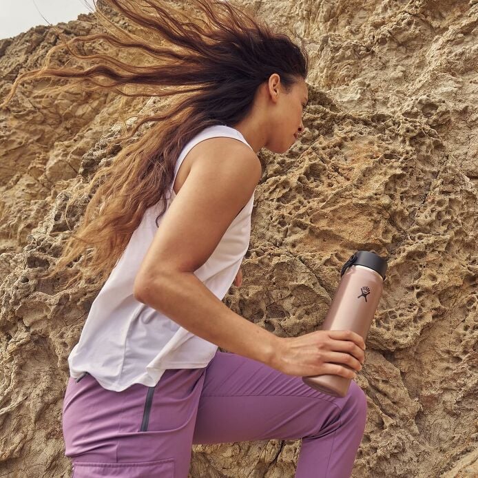 32-oz-lightweight-flex-straw-bottle-y1 hf_s26_lightweight_mcinnis_6946_1_3.jpg