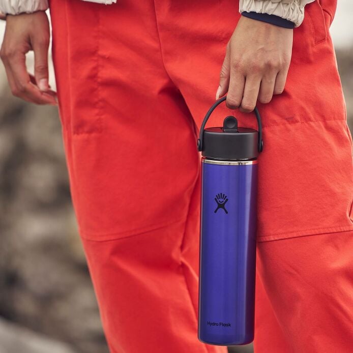 24-oz-lightweight-flex-straw-bottle-r8 hf_s26_lightweight_mcinnis_7443_3.jpg