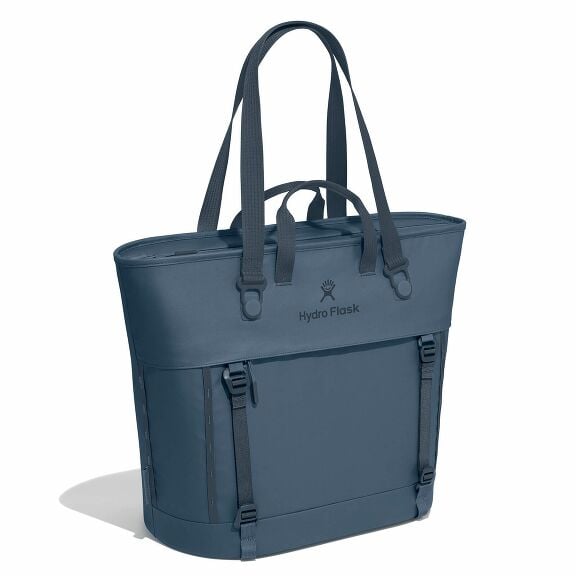 carryouttm-soft-cooler-tote-30-l-n5 maxiit384-carryout-tote-30l-harbor-blue-angled_1_1.jpg